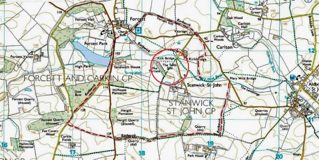 The ramparts of Stanwick Camp are marked in red dashes. Public footpaths follow some, but not all, of the route. There was also an inner fortification. at The Tofts, within the red circle
